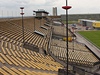 Stadion Strahov. Jeho patný stav je patrný na první pohled. 