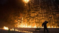 Ohniv zkza v Rusku: plameny ohrouj dv jadern stediska