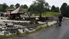 Lidé v Hemanicích na Liberecku se vzpamatovávají ze sobotní záplavové vlny.