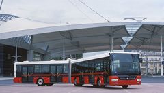 Novm autobusm v Praze praskaj rmy u dve, pr je to ternem