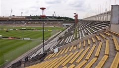 Stadion Strahov. Jeho patný stav je patrný na první pohled. 