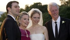 Svatba Chelsea Clintonové. Novomanelé s rodii nevsty.