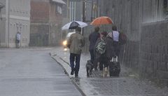  V Chrastav evakuovali celou Nádraní ulici (na snímku), protoe ji zaplavila voda. Obyvatelé jsou v budov koly, kde obec vybudovala evakuaní stedisko. 