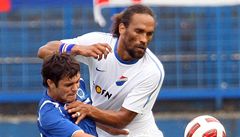 Baník Ostrava - Dn�pr Mogilev / Vpravo Fernando Neves z Baníku a Vladimir Jur�enko z Mogilevu