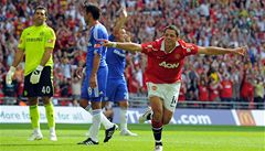 Manchesteru United - Chelsea (Javier Hernandez vpravo)