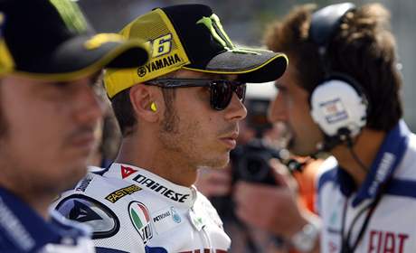 Závod ve tíd MotoGP v Brn na Masarykov okruhu zvítzil opt Jorge Lorenzo (s íslem 99) Valentino Rossi na snímku skonil na 5 míst. 