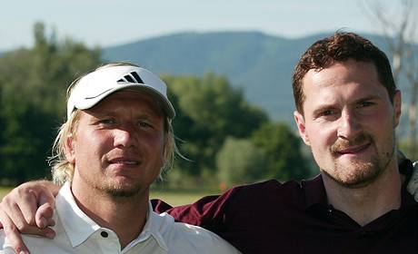 Jan aloun (vlevo) s Milanem Hejdukem na golfu.