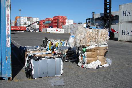 V pístavu Rio Grande na jihu Brazílie byl objeven kontejner s 22 tunami toxického odpadu, náklad prý pochází z eska.
