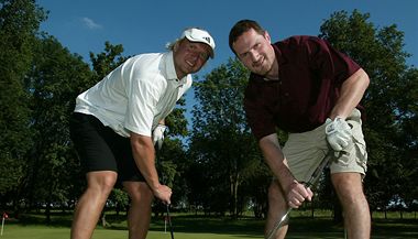 Jan Čaloun (vlevo) s Milanem Hejdukem na golfu.