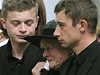 Manelka Jana a synové Danny (vpravo) a Radomír se spolu s veejností 16. srpna ve Stranicích rozlouili se zesnulým cyklokrosaem Radomírem imnkem.