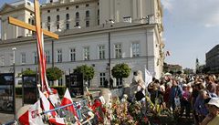 Devný kí ped prezidentským palácem ve Varav se stal pedmtem spor