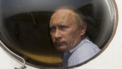 OBRAZEM: Podvejte se, jak Putin hasil z letadla hoc Rusko