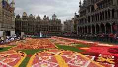 Bruselské náměstí pokryl koberec květin. V září čeká také Prahu