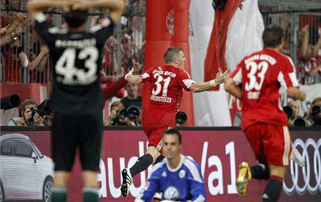 Bayern Mnichov (Schweinsteiger).