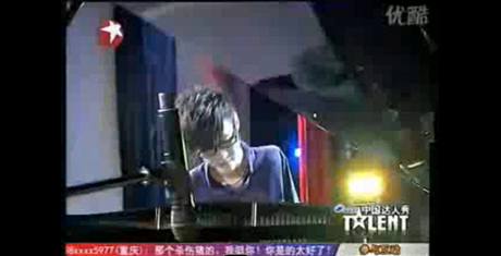 Bezruký pianista okouzlil miliony diváků v Číně.