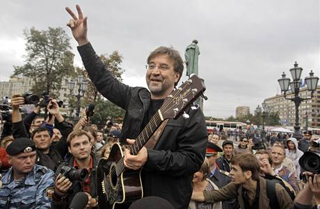 Ldr skupiny DDT Jurij evuk na opozin demonstraci v centru Moskvy