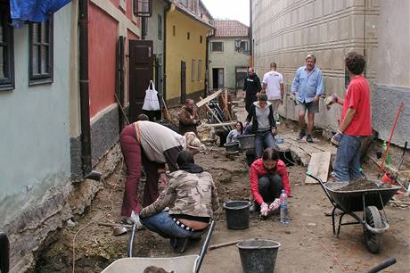 Archeologov nalezli ve Zlat ulice pozstatky romnsk hradby