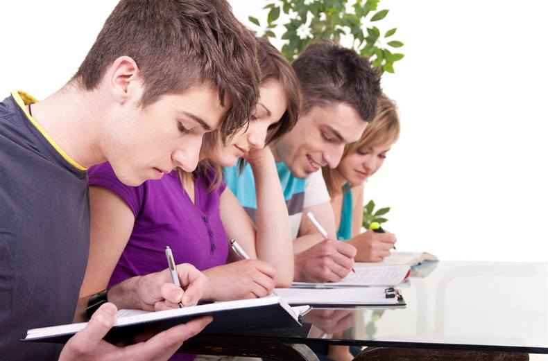 Studenti ve t�íd� (ilustra�ní foto)