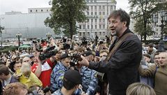 Ve slubách opozice. Populární ruský zpvák Jurij evuk se stal o víkendu hvzdou a symbolem protivládních demonstrací na Pukinov námstí v Moskv.