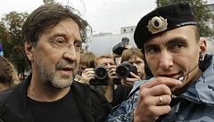 Ve slubách opozice. Populární ruský zpvák Jurij evuk se stal o víkendu hvzdou a symbolem protivládních demonstrací na Pukinov námstí v Moskv.