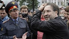 Ve slubách opozice. Populární ruský zpvák Jurij evuk se stal o víkendu hvzdou a symbolem protivládních demonstrací na Pukinov námstí v Moskv.