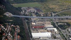 Nov dostavná ást praského okruhu u Radotína na leteckém snímku 