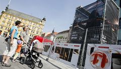 Nový monument na námstí Svobody v Brn zatím zstává zahalený.
