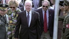 Bývalý americký prezident James Carter odjel do Severní Koreje, kde chce pomoci vznnému Amerianovi.