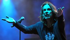 Mnohé návtvníky vak jeho vystoupení zklamalo, namísto avizovaných 90 minut odehrál jen necelou hodinu a v jeho repertoáru chybly nkteré stejní hity.