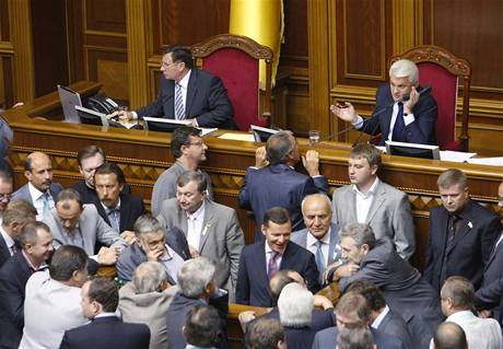 Boulivá diskuze v ukrajinském parlamentu