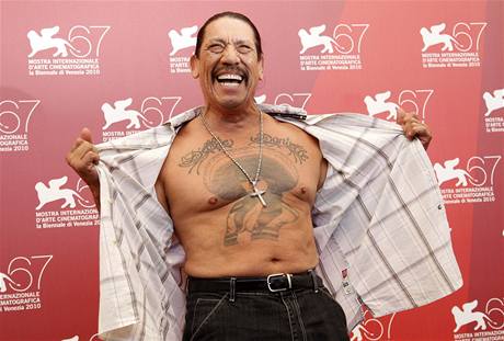 Herec Danny Trejo na festivalu v Benátkách