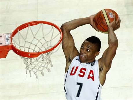 Basketbalist USA pehrli na MS Angolu