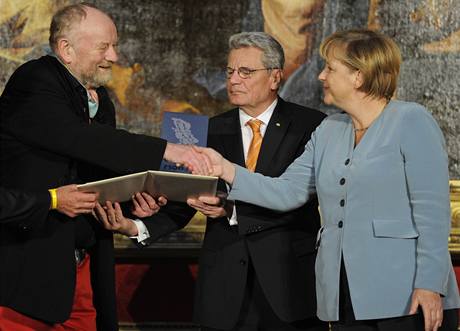 Merkelová pi ocenní dánského kreslíe vyzdvihla cenu svobody