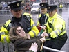 Policie zasahovala pi autogramiád Tonyho Blaira v Dublinu.