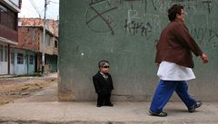 Nejmenší muž na světě je z Kolumbie, na paty mu ale šlape Nepálec