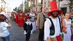 Tradiční pohádkový průvod v Jičíně, ve které kráčí i patron festivalu Jiří Lábus. | na serveru Lidovky.cz | aktuální zprávy
