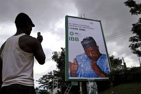 Nigerský prezident Goodluck Jonathan oznámil svou kandidaturu do dalšího funkčního období prostřednictvím Facebooku.  