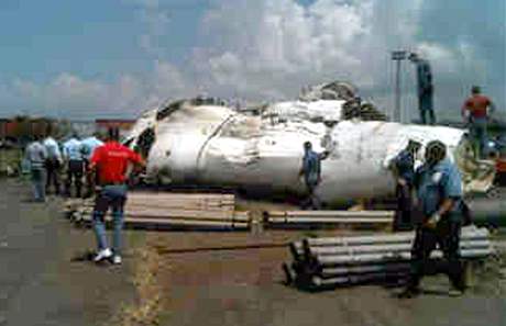 Zícené letadlo venezuelských aerolinek Conviasa ATR-42 . Zábr venezuelské televize Globovision.