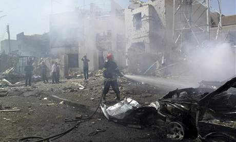 Sebevraedný atentátník zabíjel ped sídlem televize Al-Arabíja.