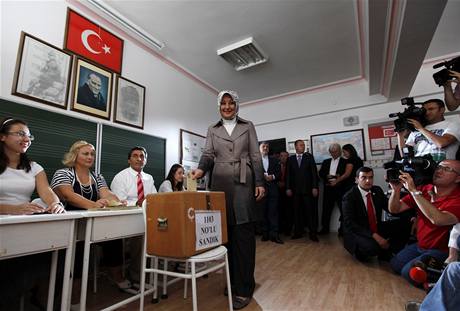 Turci hlasuj v referendu o zmn stavy
