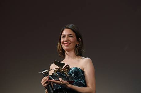 Hlavní cenu Zlatého lva na filmovém festivalu v Benátkách získal film Somewhere (Nkde) americké reisérky Sofie Coppolové