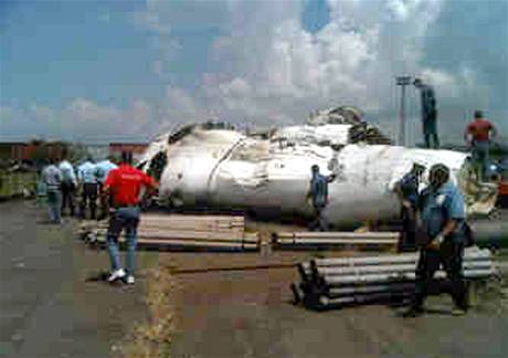 Zícené letadlo venezuelských aerolinek Conviasa ATR-42 . Zábr venezuelské televize Globovision.