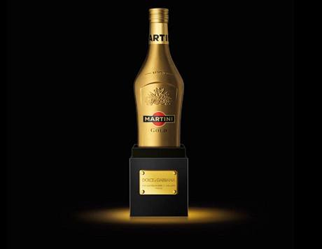 Italsk nvrhsk duo Dolce&Gabbana pedstavilo Martini Gold.