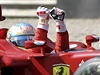 Fernando Alonso slaví triumf v Monze.