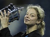 Kim Clijstersová s trofejí pro vítzku US Open.