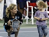 Kim Clijstersová, její dcera Jada Ellie a trofej pro vítzku US Open.