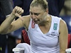 Zklamaná Vra Zvonarevová prohrála ve finále US Open s Kim Clijstersovou.