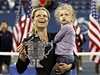 Kim Clijstersová, její dcera Jada Ellie a trofej pro vítzku US Open. 