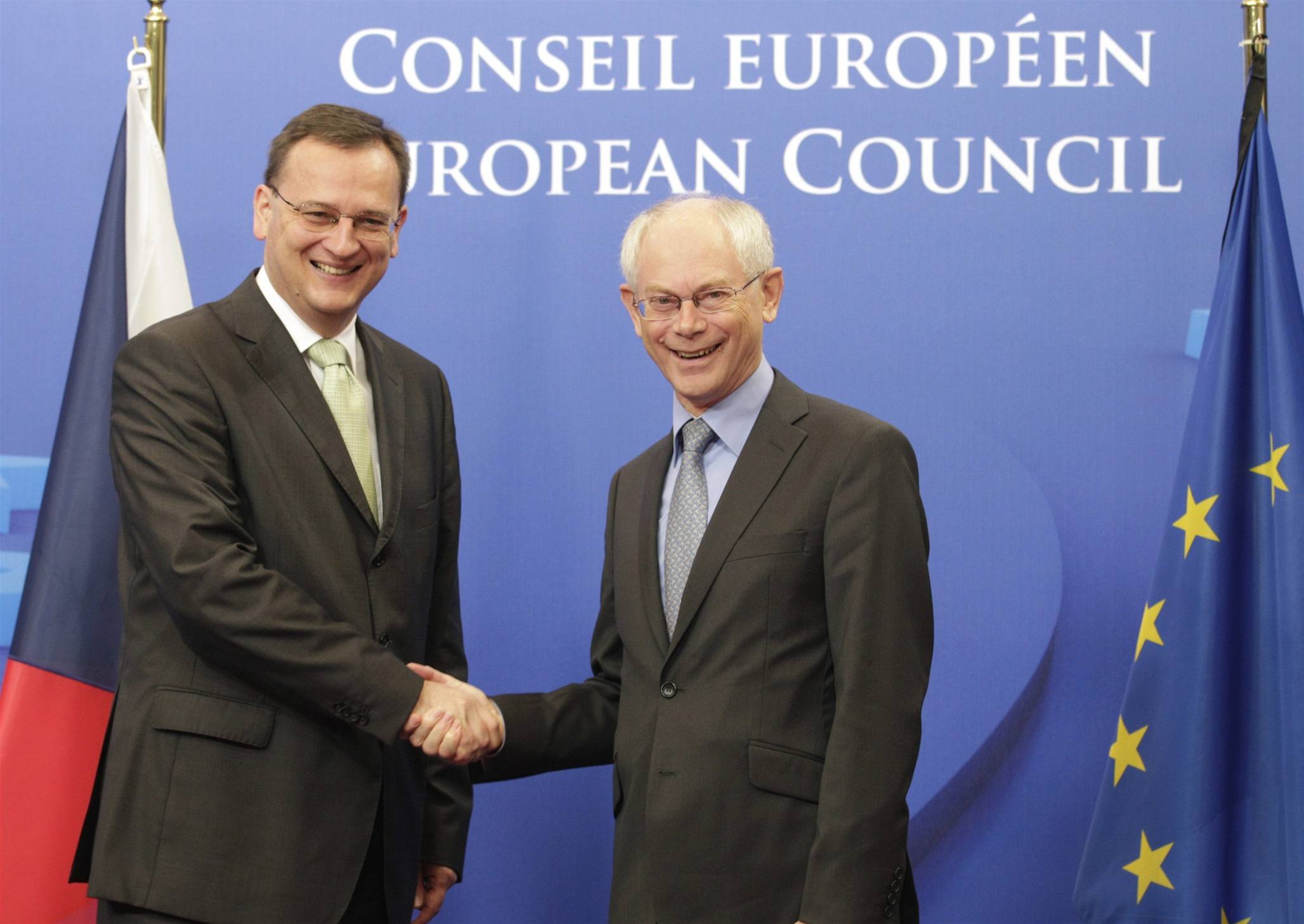 Premiér Petr Ne�as se v Bruselu se�el s prezidentem EU Hermanem Van Rompuyem