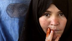 Afghánské volby byly méně krvavé, mnoho žen jsou jen nastrčené loutky